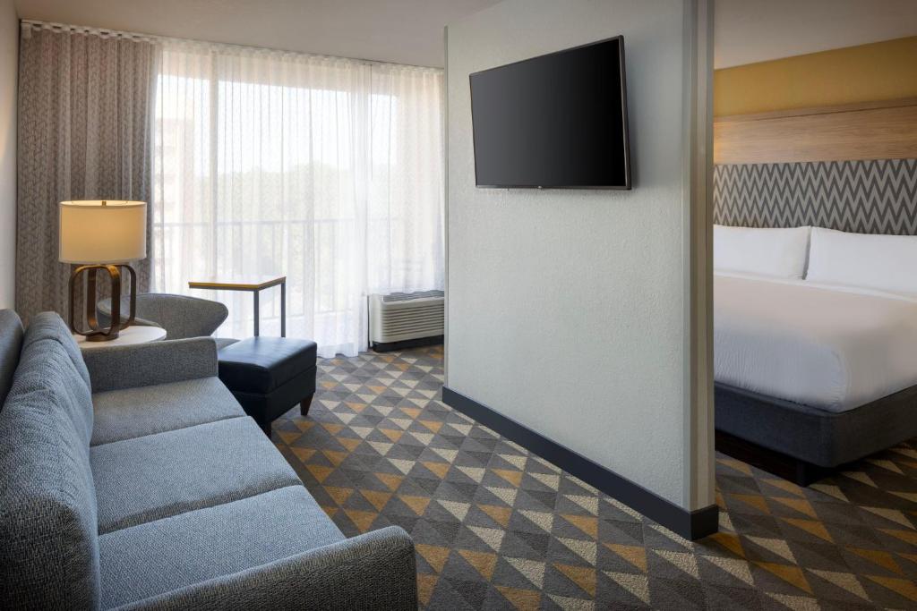 Holiday Inn & Suites Orlando SW - Celebration Area, an IHG Hotel - Camera Del Re Esecutivo Con Divano Letto
