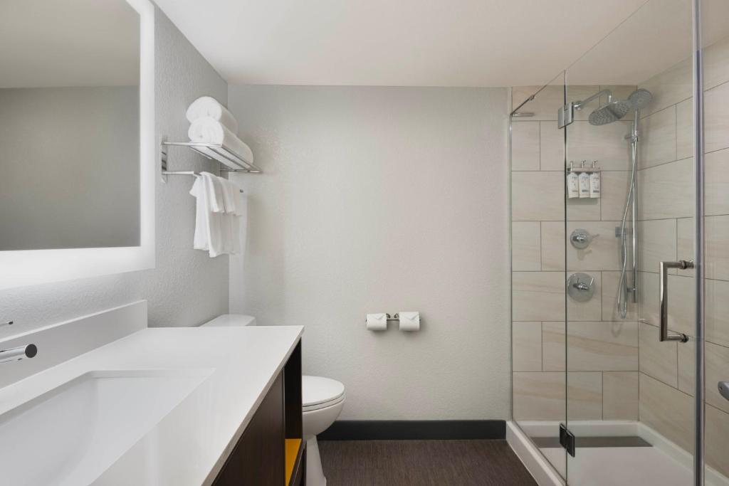 Holiday Inn & Suites Orlando SW - Celebration Area, an IHG Hotel - Queen Suite Con Divano Letto