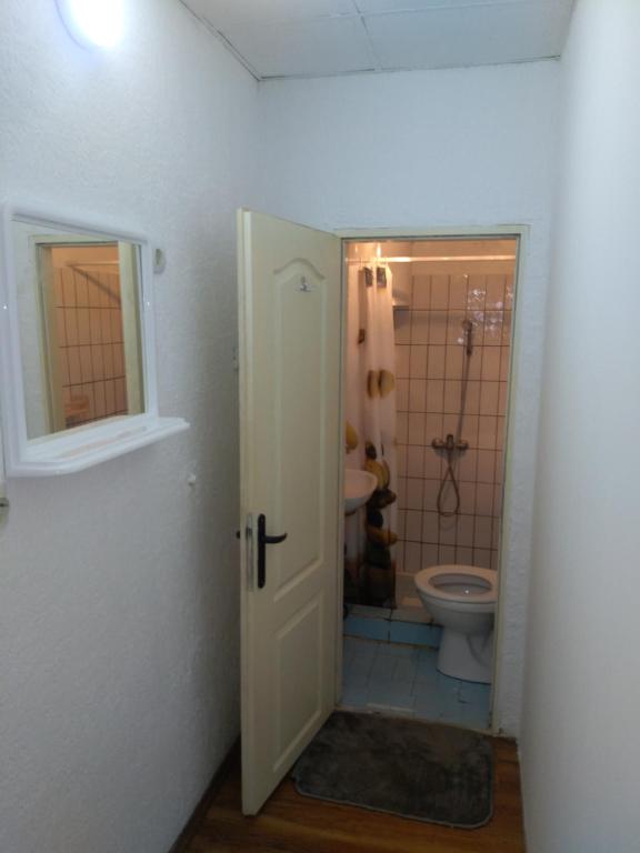 Ένα μπάνιο στο Hostel Trajan