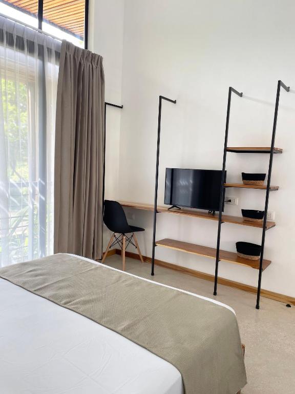 Postel nebo postele na pokoji v ubytování Mar Botánico - Avellanas Beach Hotel