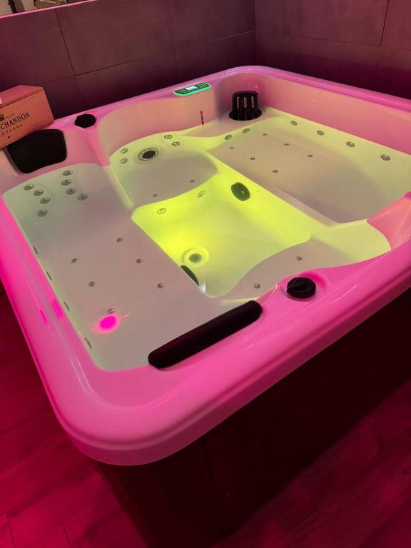 a pink and white bathtub in a room at Atena B&B APARTMENTS Platino in San Silvestro