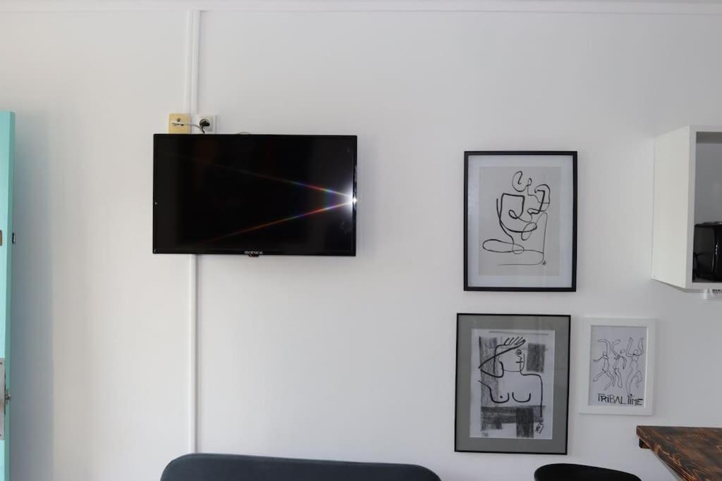 TV a/nebo společenská místnost v ubytování Studio piscine 3 îlets