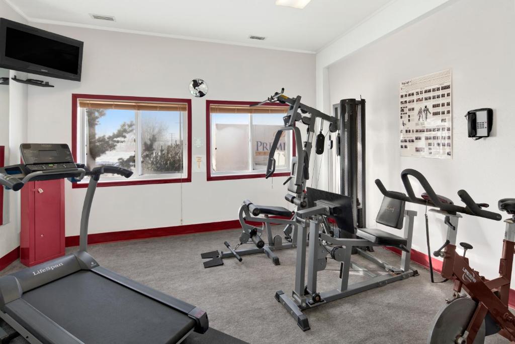 Fitness centrum a/nebo fitness zařízení v ubytování Super 8 by Wyndham Swift Current
