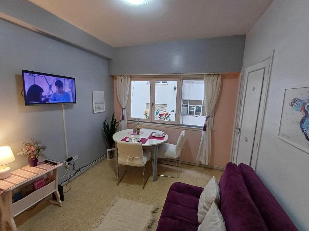 a living room with a couch and a table at DESCANSO IDEAL III Casino, playa y shopping in Mar del Plata