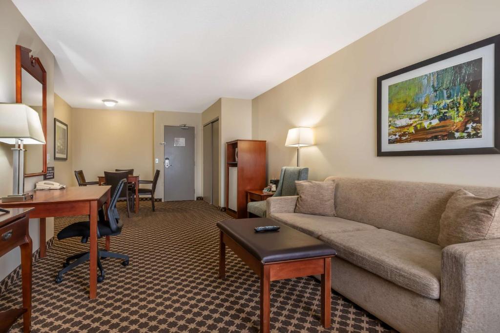 Posezení v ubytování Best Western Strathmore Inn