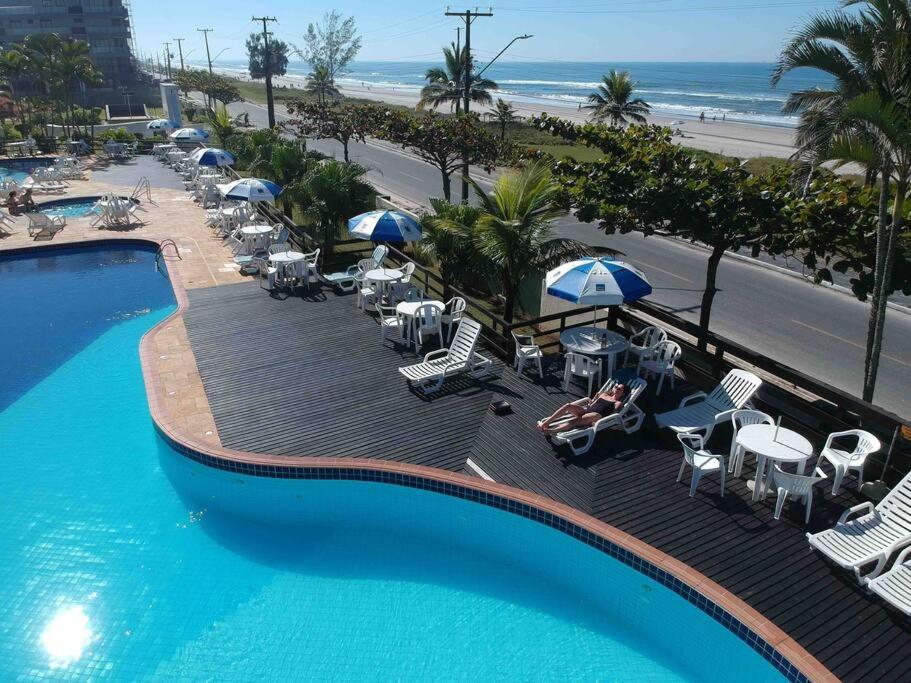 Bazén v ubytování Condomínio Resort Ilhas do Caribe nebo v jeho okolí