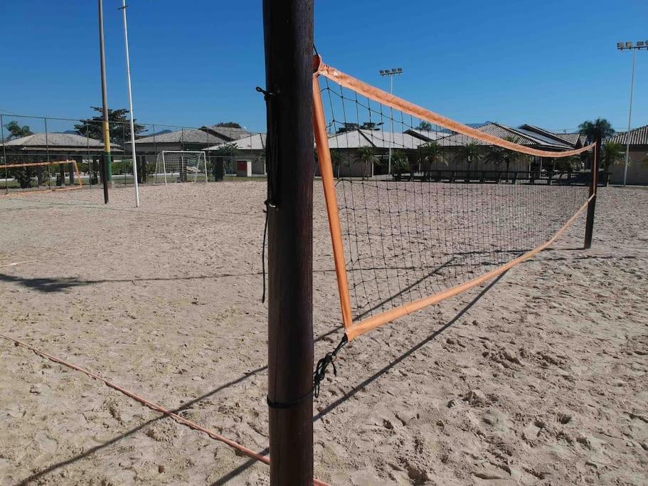 Tenis a/nebo squash v ubytování Condomínio Resort Ilhas do Caribe nebo okolí