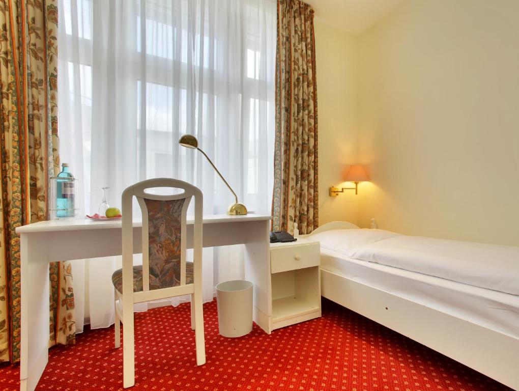 Postel nebo postele na pokoji v ubytování Hotel Bellmoor im Dammtorpalais