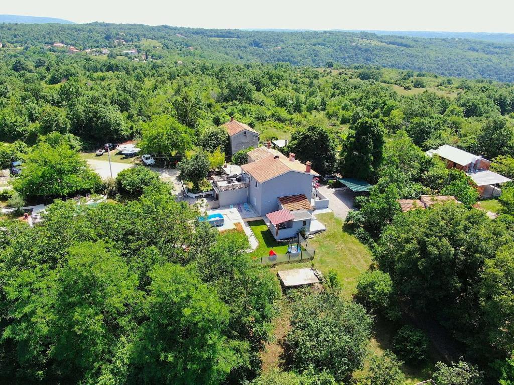 Family-friendly apartments with swimming pool Sveti Martin, Central Istria - Sredisnja Istra - 23295