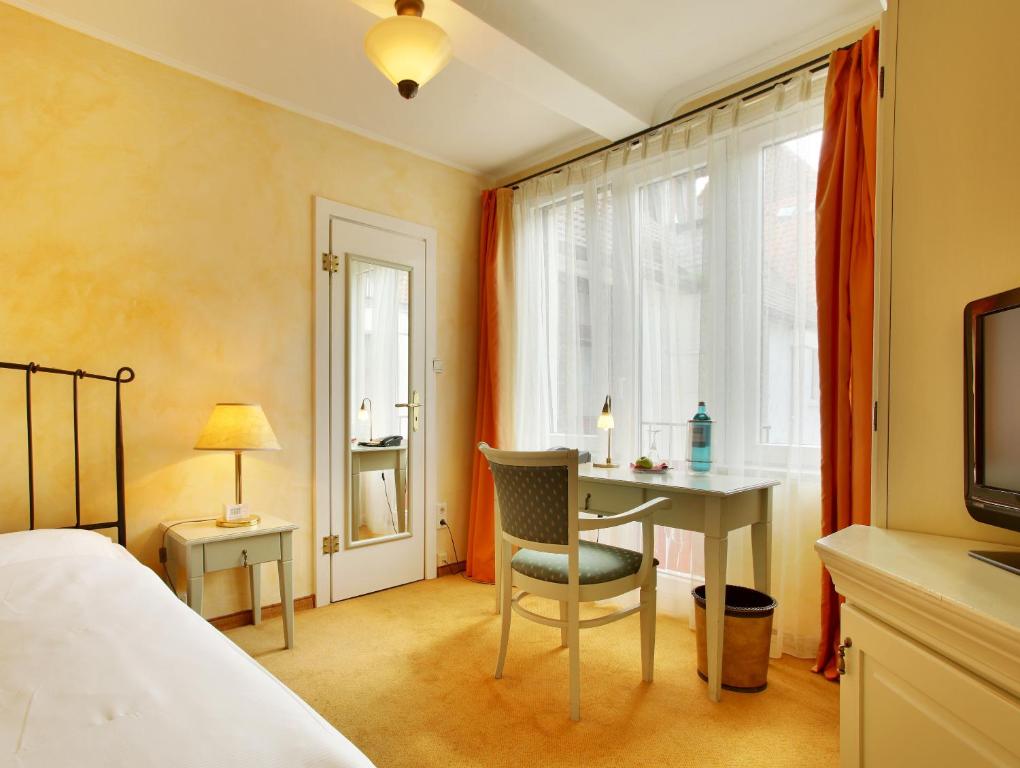 Postel nebo postele na pokoji v ubytování Hotel Bellmoor im Dammtorpalais