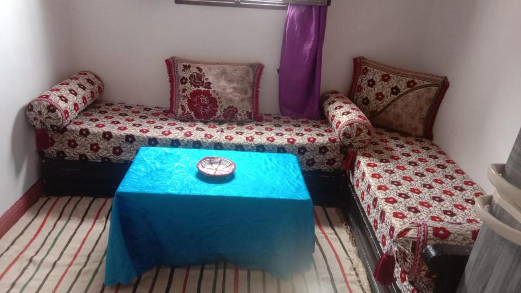 Coin salon dans l'établissement Chembre for rent à taghazout