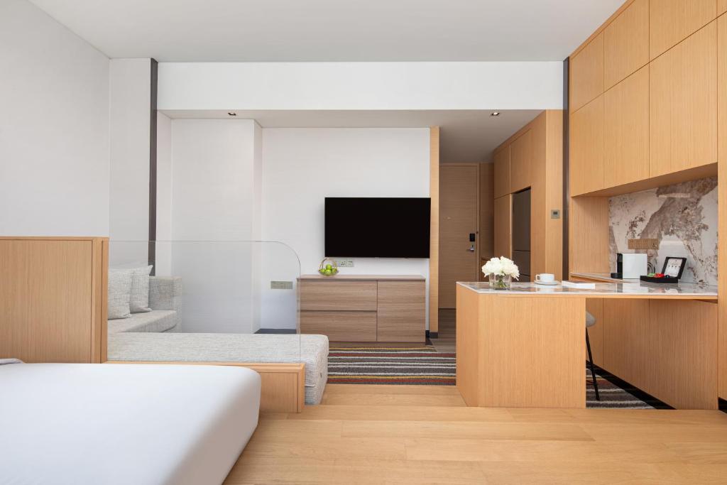 Kuchyň nebo kuchyňský kout v ubytování Fraser Place Wujiaochang Shanghai - Adjoin business center, free minibar