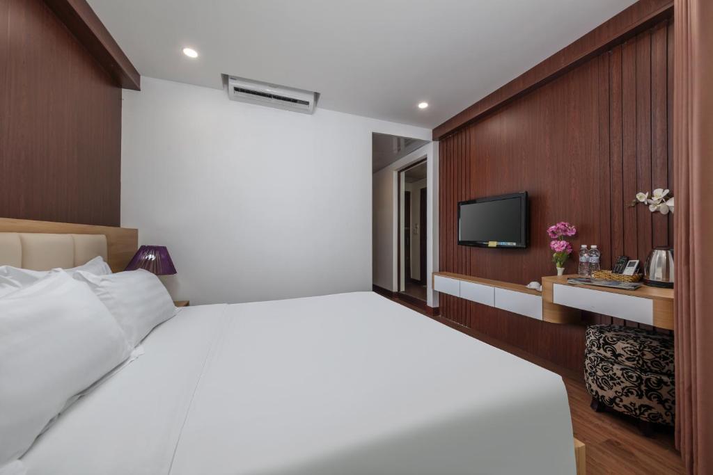 Postel nebo postele na pokoji v ubytování Millennium Hanoi Hotel