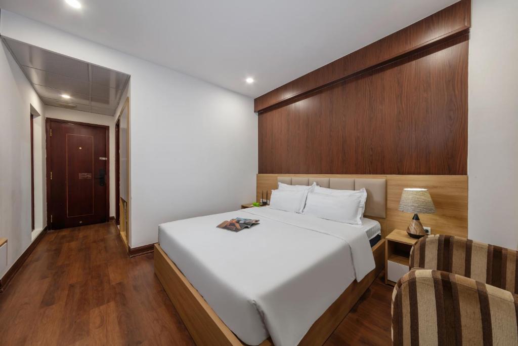 Postel nebo postele na pokoji v ubytování Millennium Hanoi Hotel