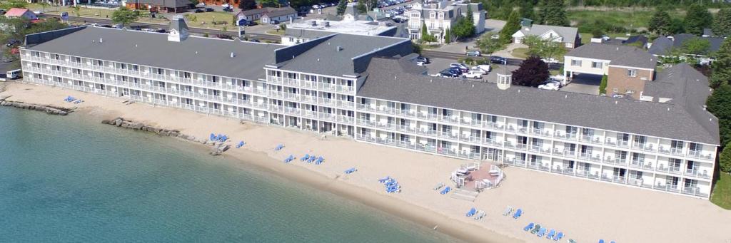 an aerial view of a hotel on the beach at Hamilton Inn Select Beachfront in Mackinaw City