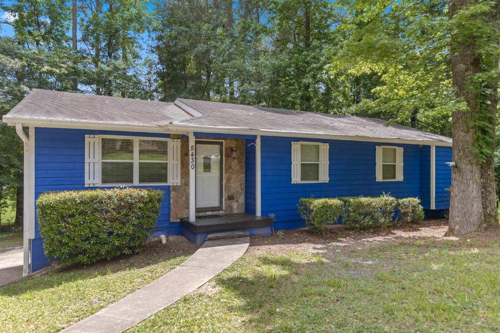 a blue house with a tree in front of it at 5BD 2BTH Home Near Hartsfield Jackson Airport in College Park