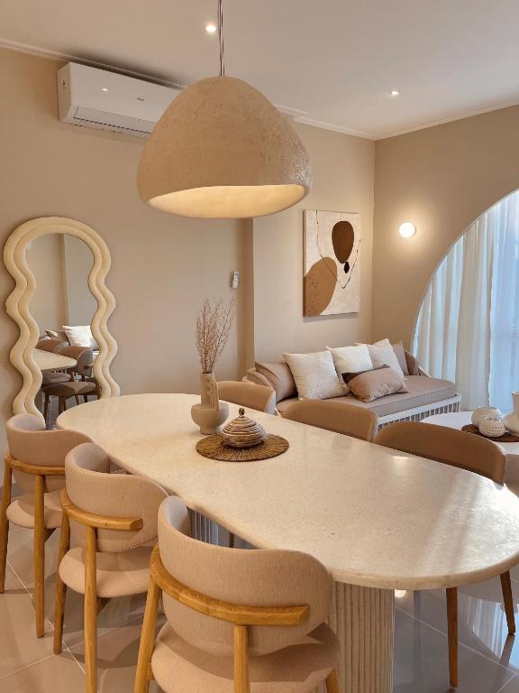 a kitchen and living room with a table and chairs at Stay Raum in Jakarta