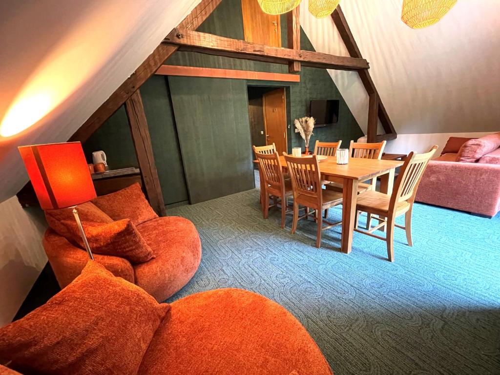 Posezení v ubytování Hotel des Comtes Durbuy