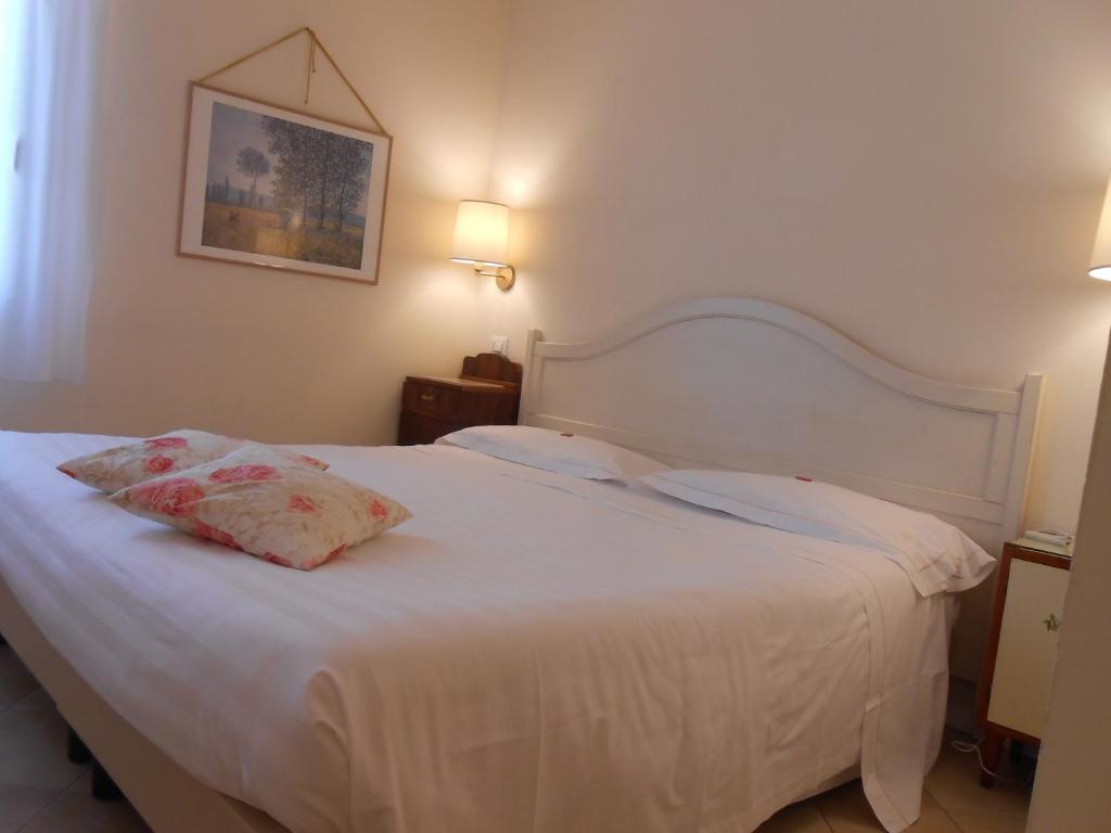 Łóżko lub łóżka w pokoju w obiekcie Hotel Atlantic