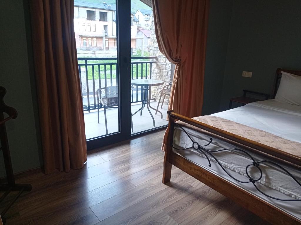 Kazbegi 4U - Chambre Double Avec Vue Sur Le Jardin