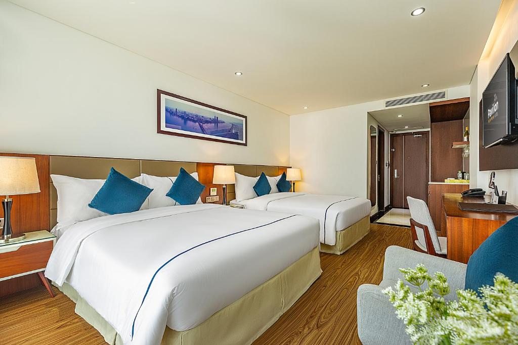 Postel nebo postele na pokoji v ubytování Pavilion Hotel Da Nang
