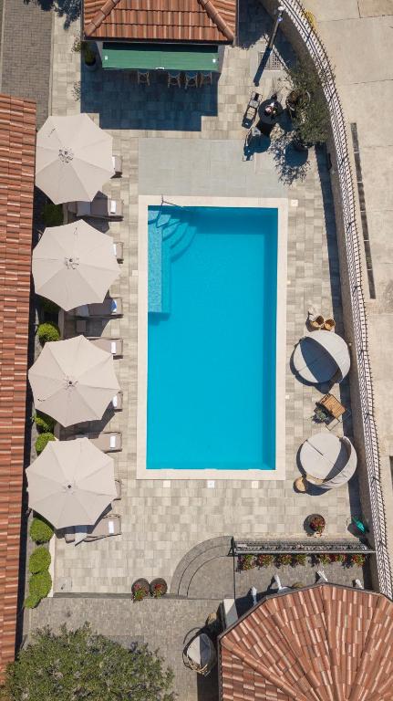 Bazén v ubytování Apartments Antonia nebo v jeho okolí