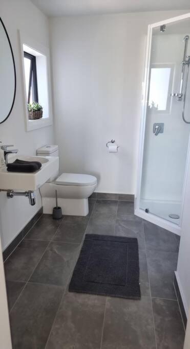 Apartment 6 - Haddin Court - Funky One Bedroom - Resim 8