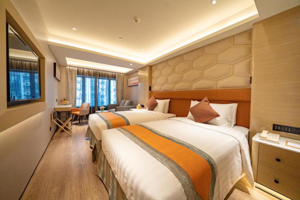 Postel nebo postele na pokoji v ubytování Hotel Golden Dragon