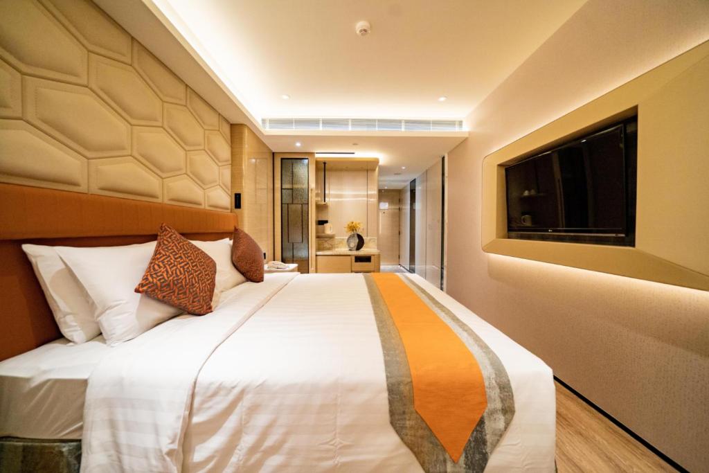 Postel nebo postele na pokoji v ubytování Hotel Golden Dragon