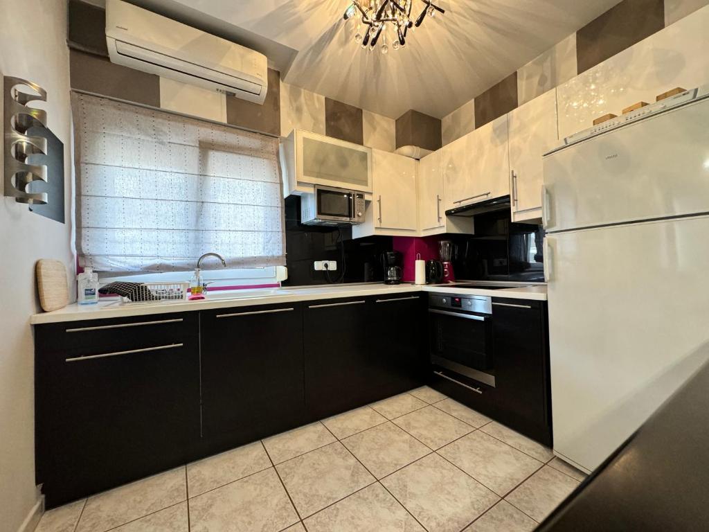Kuchnia lub aneks kuchenny w obiekcie Top Line & Modern Apartments in Ioannina