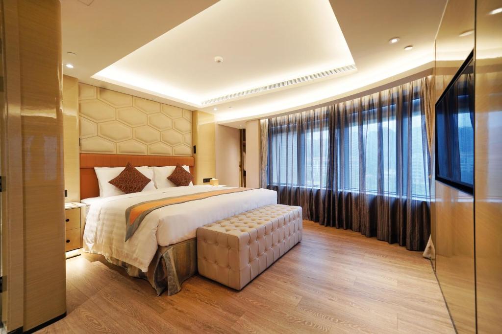 Postel nebo postele na pokoji v ubytování Hotel Golden Dragon