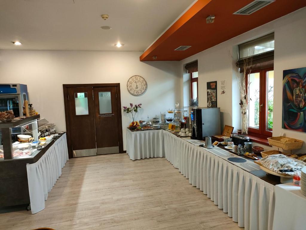 Jídlo v hotelu nebo okolí