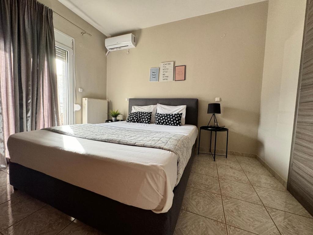 Łóżko lub łóżka w pokoju w obiekcie Top Line & Modern Apartments in Ioannina