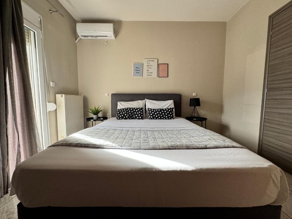 Łóżko lub łóżka w pokoju w obiekcie Top Line & Modern Apartments in Ioannina