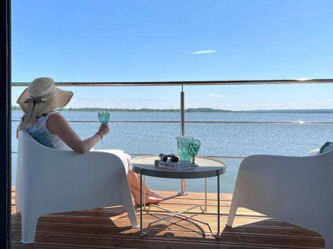 Luxury houseboat for 3 people, by the sea - Huisboot Met één Slaapkamer