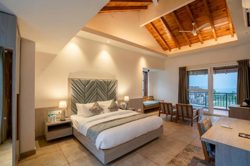 Evara Spa & Resort - Suite With Pool View