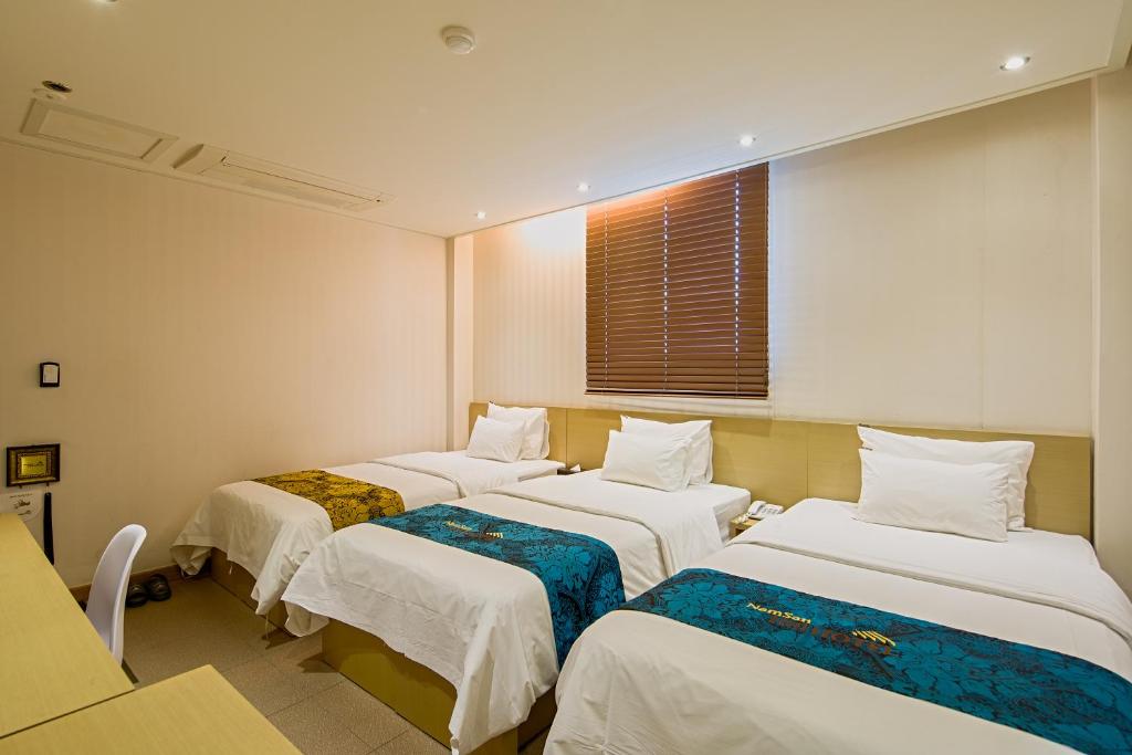 Namsan Hill Hotel - Deluxe Triple Room
