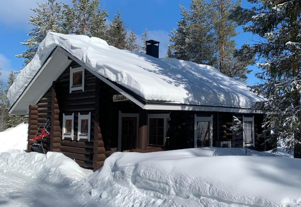 Ruska 2, Ylläs, Äkäslompolo, Lapland - Log Cabin with Lake and Fell Scenery v zimě