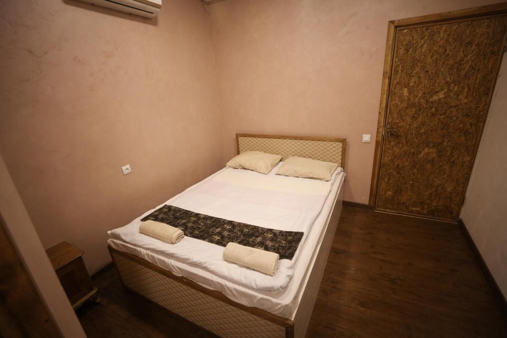 Postel nebo postele na pokoji v ubytování U ASHOTA