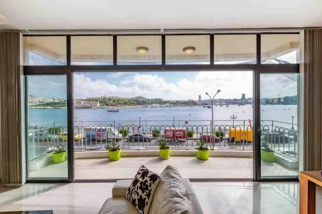 Luxury Seafront Retreat Overlooking Manoel Island