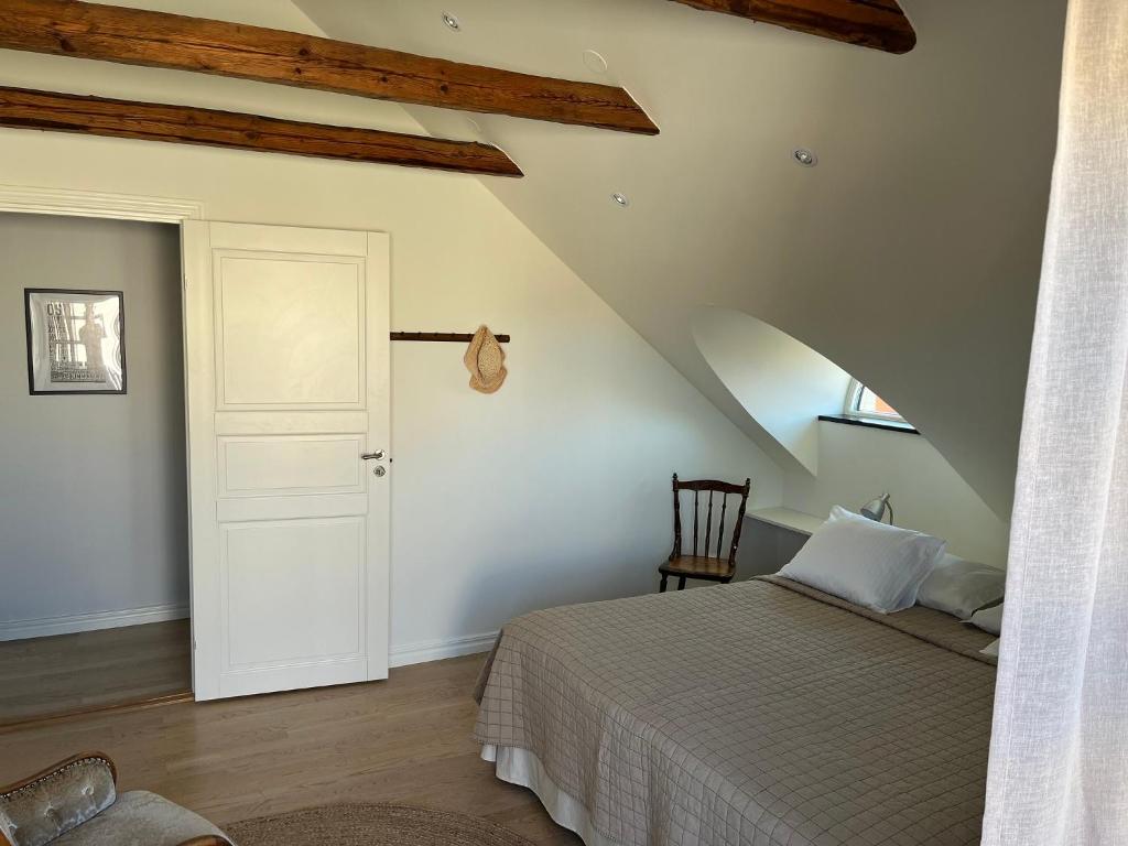 Postel nebo postele na pokoji v ubytování Svanbergs gästrum B&B