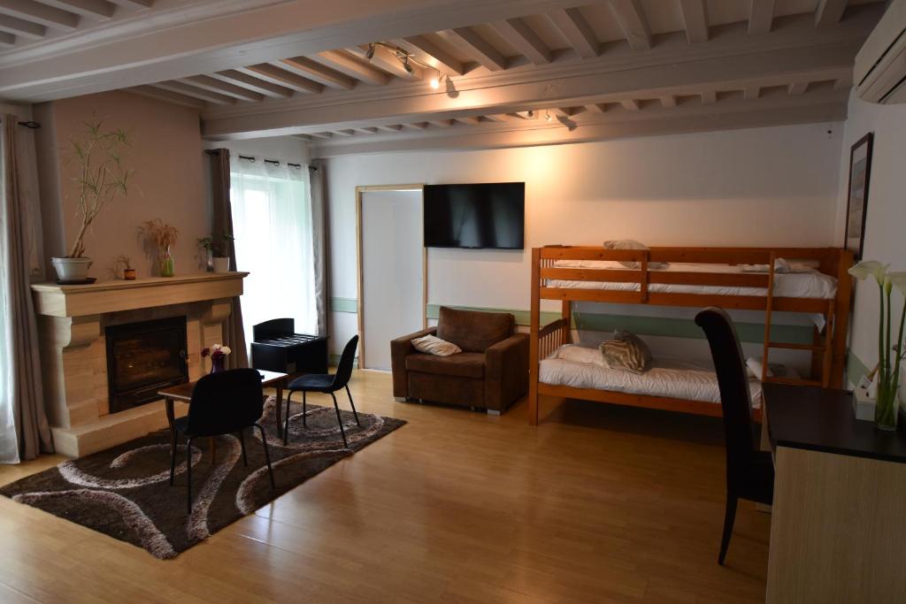 Postel nebo postele na pokoji v ubytování Hôtel Le Bayeux