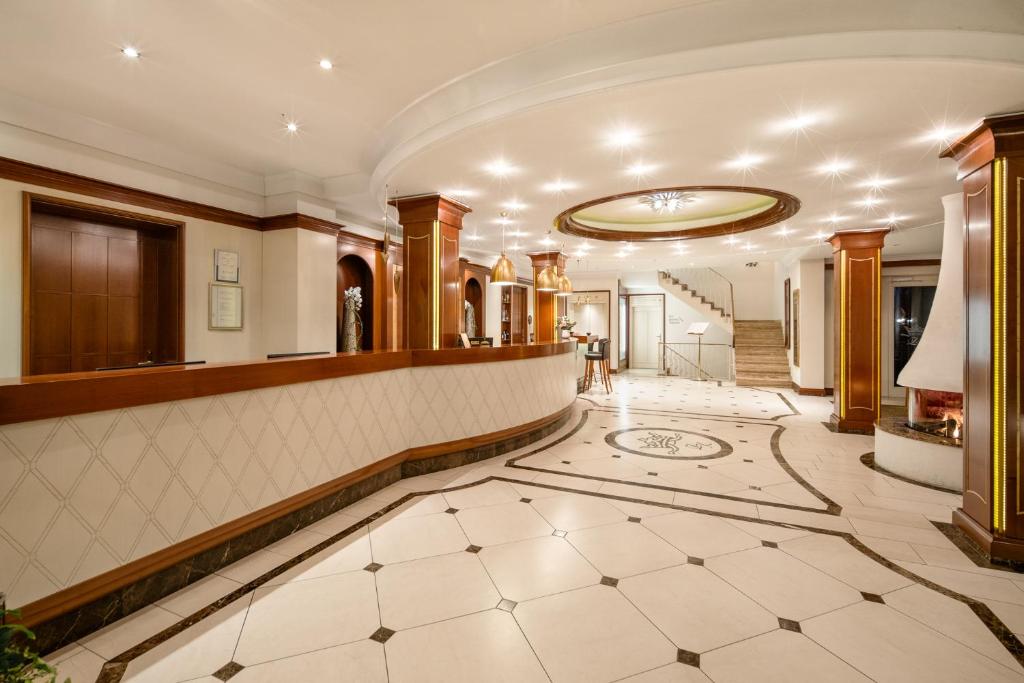 a lobby of a hotel with a staircase at Hotel Dreiflüssehof Gästehaus in Passau