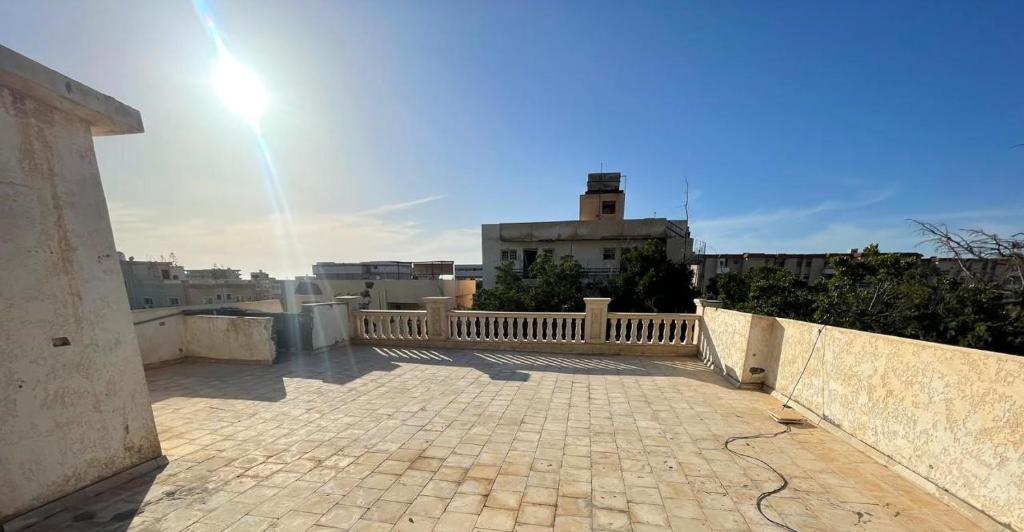 Svalir eða verönd á فيلا عائلات فقط Families only - سيدى كرير Sidi Krir - خارج القرى السياحية Outside tourist villages- حديقة خاصة مستقله ومسبح خاص مشترك Private Garden-Shared Pool