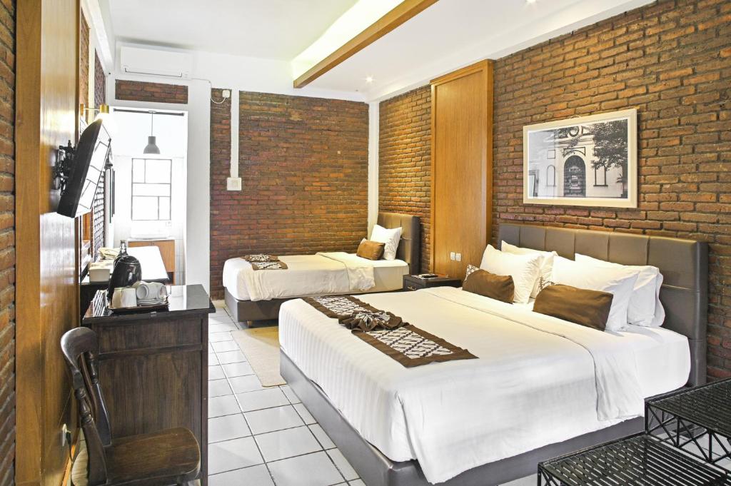 Paku Mas Hotel - Dreifachzimmer Mit Poolblick