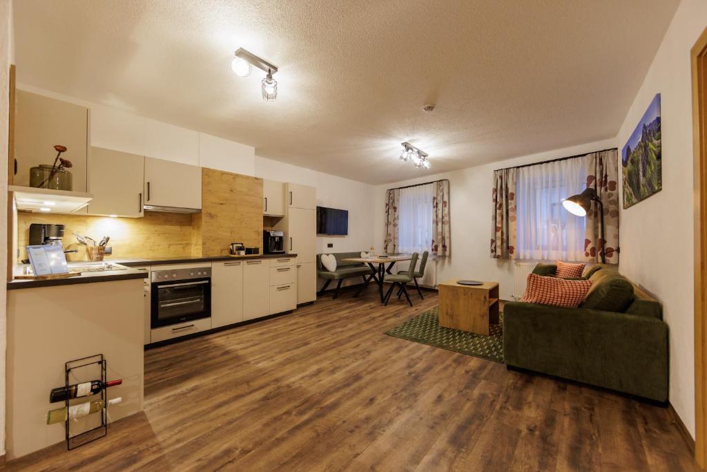 Kuchyň nebo kuchyňský kout v ubytování Apartmenthaus Goldeck