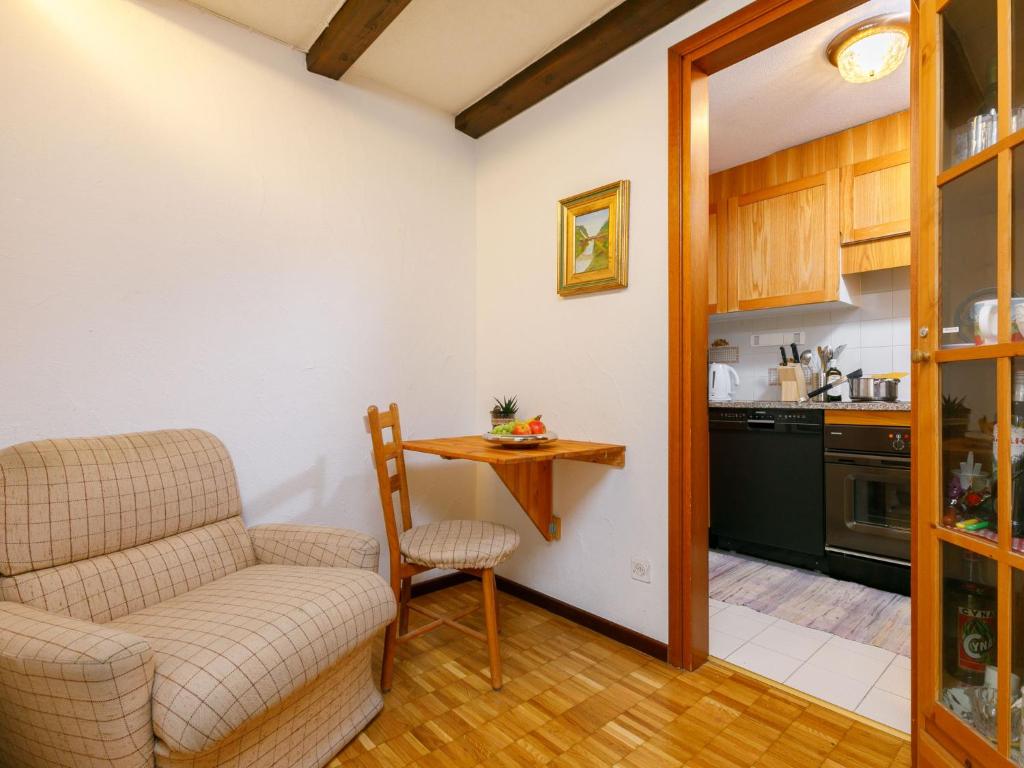 Kuchyň nebo kuchyňský kout v ubytování Apartment Apt-17 by Interhome
