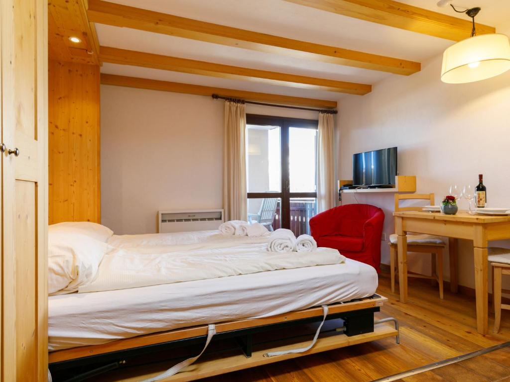 Apartment Residenza Chesa Margun 78-4 by Interhome