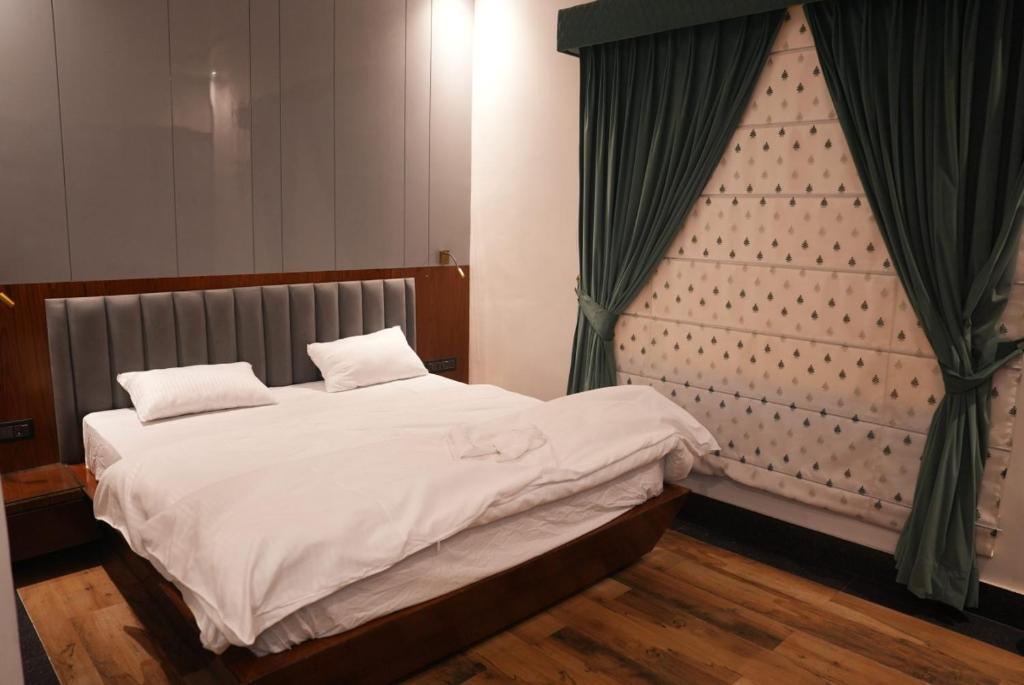 Postel nebo postele na pokoji v ubytování Everland Sanjog Resorts