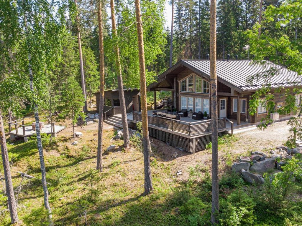 a log cabin in the woods with trees at Holiday Home Apilan rauha by Interhome in Kerttee